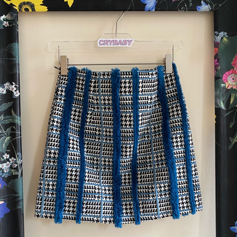 🕊Textured Mini Skirt🕊 - Picture 4 of 5